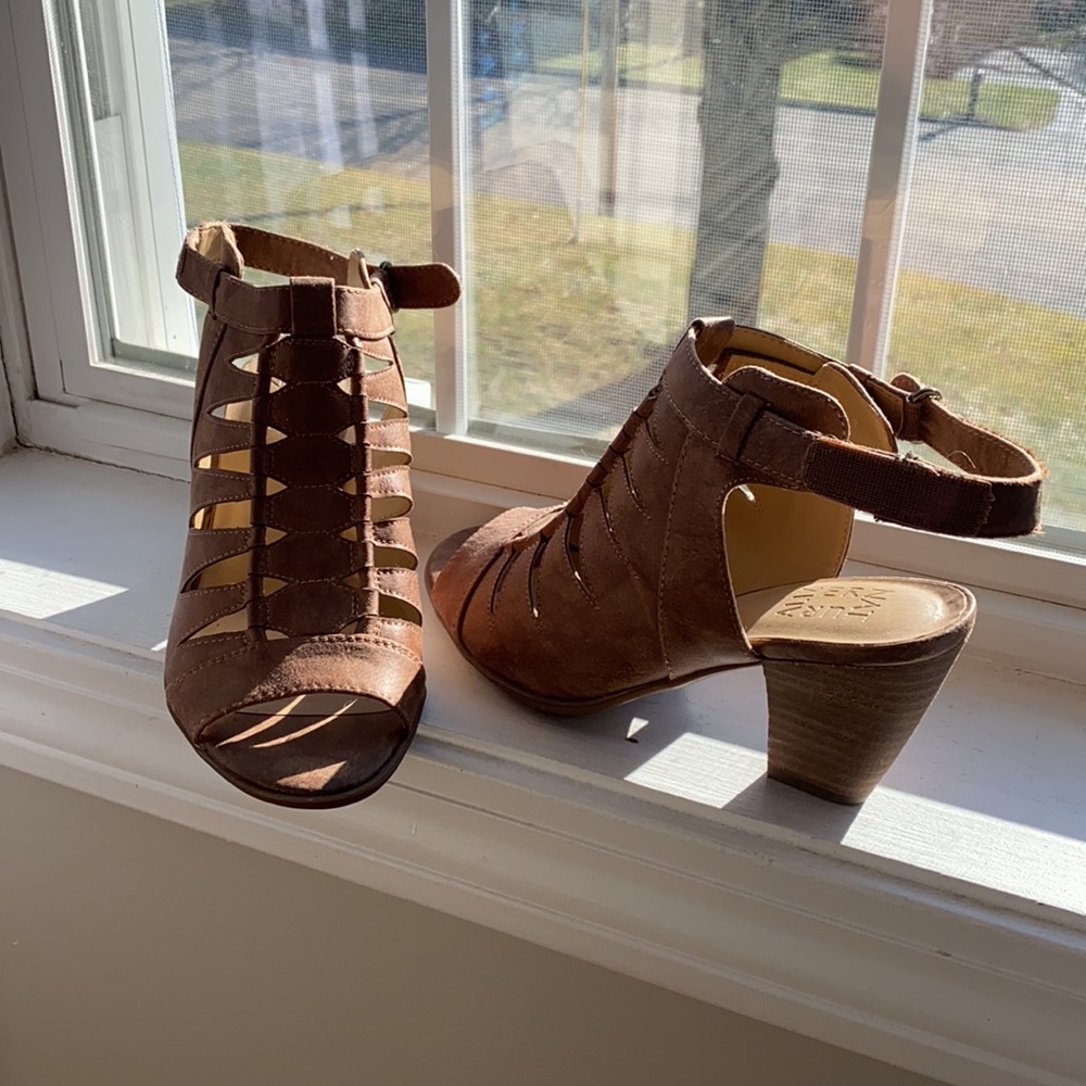 Sandals - Picture 3 of 4